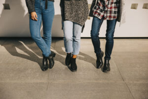 look-com-bota-cano-curto-e-calca-jeans